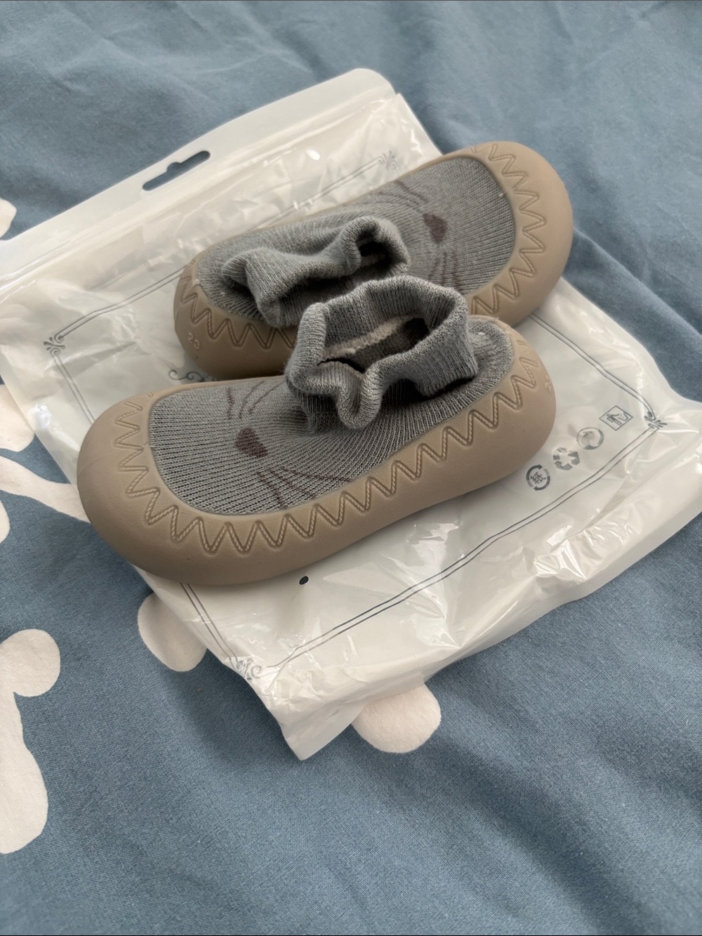 Toddlers Soft Sole Gray Sock Shoes 6-7.5 fit. New